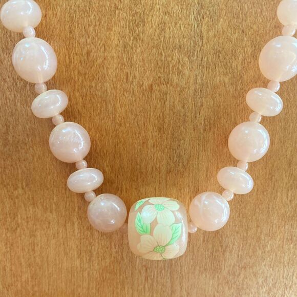 Vintage 1930s Translucent Pink Catalin Bead Necklace with Hibiscus Decal - Picture 4 of 10